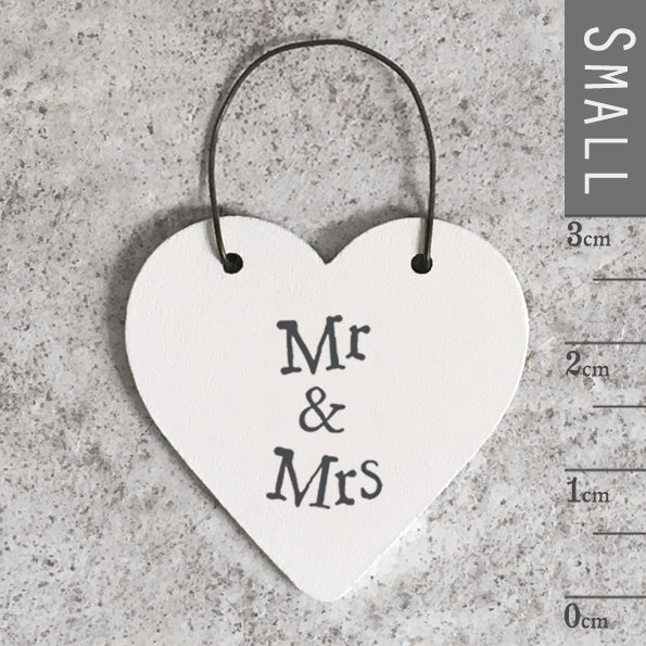 East Of India Mini Wooden Heart Sign - Mr & Mrs