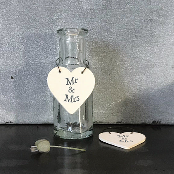 East Of India Mini Wooden Heart Sign - Mr & Mrs