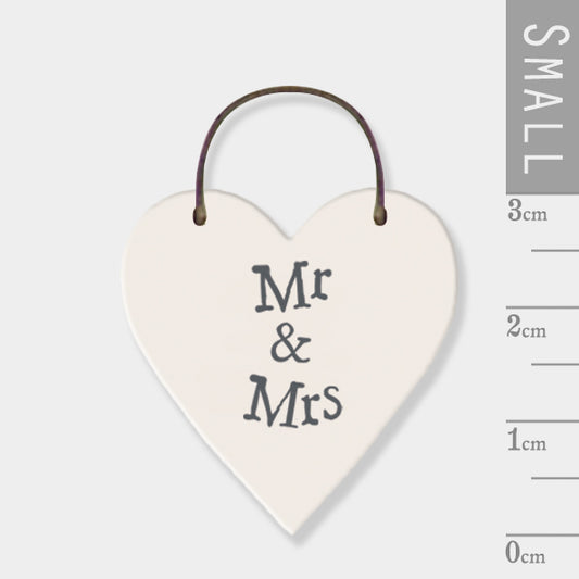 East Of India Mini Wooden Heart Sign - Mr & Mrs